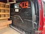 Ford Transit Custom Trend L1H1 - APK maart 2027 - airco - trekhaak - rood - 2.2L diesel - 3 persoons cabine - schuifdeur rechts