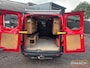 Ford Transit Custom Trend L1H1 - APK maart 2027 - airco - trekhaak - rood - 2.2L diesel - 3 persoons cabine - schuifdeur rechts