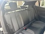 Peugeot e-2008 EV Allure Pack 50 kWh CARPLAY ACHTERUITRIJ CAMERA PRIVACY GLAS ACCU GARANTIE MOOIE AUTO!!