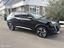 Peugeot e-2008 EV Allure Pack 50 kWh CARPLAY ACHTERUITRIJ CAMERA PRIVACY GLAS ACCU GARANTIE MOOIE AUTO!!