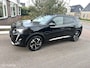 Peugeot e-2008 EV Allure Pack 50 kWh CARPLAY ACHTERUITRIJ CAMERA PRIVACY GLAS ACCU GARANTIE MOOIE AUTO!!