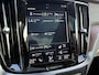 Volvo V60 2.0 T5 Inscription VAN: € 26.900- VOOR: € 24.877,- UW HERFSTVOORDEEL: € 2.023,-| VOLVO DEALER ONDERHOUDEN | FULL OPTIONS| BOWERS & WILKINS| ELEK. TREKHAAK| PANO| STOELVENTILATIE| HUD| ACHTERBANK VERWARMD| ORIG. NL NAP|