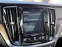 Volvo V60 2.0 T5 Inscription VAN: € 26.900- VOOR: € 24.877,- UW HERFSTVOORDEEL: € 2.023,-| VOLVO DEALER ONDERHOUDEN | FULL OPTIONS| BOWERS & WILKINS| ELEK. TREKHAAK| PANO| STOELVENTILATIE| HUD| ACHTERBANK VERWARMD| ORIG. NL NAP|