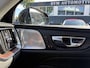 Volvo V60 2.0 T5 Inscription VAN: € 26.900- VOOR: € 24.877,- UW HERFSTVOORDEEL: € 2.023,-| VOLVO DEALER ONDERHOUDEN | FULL OPTIONS| BOWERS & WILKINS| ELEK. TREKHAAK| PANO| STOELVENTILATIE| HUD| ACHTERBANK VERWARMD| ORIG. NL NAP|