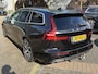 Volvo V60 2.0 T5 Inscription VAN: € 26.900- VOOR: € 24.877,- UW HERFSTVOORDEEL: € 2.023,-| VOLVO DEALER ONDERHOUDEN | FULL OPTIONS| BOWERS & WILKINS| ELEK. TREKHAAK| PANO| STOELVENTILATIE| HUD| ACHTERBANK VERWARMD| ORIG. NL NAP|