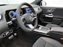 Mercedes-Benz GLA 180 Business Solution AMG | Premium Plus pakket | Nightpakket | Trekhaak | Panoramaschuifdak | GUARD 360 ° Plus | DISTRONIC | 360° camera | 19” vijf-dubbelspaaks AMG velgen |