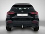 Mercedes-Benz GLA 180 Business Solution AMG | Premium Plus pakket | Nightpakket | Trekhaak | Panoramaschuifdak | GUARD 360 ° Plus | DISTRONIC | 360° camera | 19” vijf-dubbelspaaks AMG velgen |
