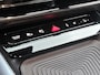 Mercedes-Benz GLB 200 Business Solution AMG 7p. 58 kWh | Premium pakket | Nightpakket | Winterpakket | Sportstoelen | Trekhaak | Vast panoramadak | Massage functie | GUARD 360° | 19” vijfspaaks lichtmetalen AMG-velgen |
