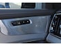 Volvo XC90 T8 Recharge AWD Ultra Dark Exec. Ed. - Panorama/schuifdak - Luchtvering - IntelliSafe Assist & Surround - 360º Camera - Bowers & Wilkins audio - Verwarmde voorstoelen, stuur & achterbank - Parkeersensoren voor & achter - Elektr. bedienb. voorstoelen met geheugen - Head up display - Draadloze tel. lader - Extra getint glas - 22'' LMV