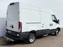 IVECO Daily 35C14 2.3 L2H2 Dubbellucht Airco Cruise control Camera Trekhaak 3,5t Inbouw lucht geveerde stoel