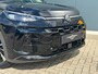 Volkswagen T-Roc 1.5 eTsi * Nieuw model * Hoogglans R-Line Look * 10.000KM! * Parkeercamera * Navigatie *