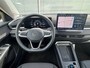 Volkswagen T-Roc 1.5 eTsi * Nieuw model * Hoogglans R-Line Look * 10.000KM! * Parkeercamera * Navigatie *