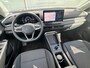 Volkswagen T-Roc 1.5 eTsi * Nieuw model * Hoogglans R-Line Look * 10.000KM! * Parkeercamera * Navigatie *