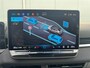 Volkswagen T-Roc 1.5 eTsi * Nieuw model * Hoogglans R-Line Look * 10.000KM! * Parkeercamera * Navigatie *