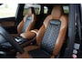 Audi Q7 60 TFSI e Quattro Pro Line S Competition | 489 PK | PHEV | Audi Exclusive | Pano | 360° Camera | Trekhaak Audi Q7 60 TFSI e quattro Pro Line S Competition 489 PK Plug-in Hybrid met 3.0 V6 benzinemotor en 8-traps automatische transmissie, voorzien van een zeer luxe Audi Exclusive interieur, panora