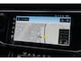 Audi Q7 60 TFSI e Quattro Pro Line S Competition | 489 PK | PHEV | Audi Exclusive | Pano | 360° Camera | Trekhaak Audi Q7 60 TFSI e quattro Pro Line S Competition 489 PK Plug-in Hybrid met 3.0 V6 benzinemotor en 8-traps automatische transmissie, voorzien van een zeer luxe Audi Exclusive interieur, panora