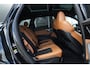 Audi Q7 60 TFSI e Quattro Pro Line S Competition | 489 PK | PHEV | Audi Exclusive | Pano | 360° Camera | Trekhaak Audi Q7 60 TFSI e quattro Pro Line S Competition 489 PK Plug-in Hybrid met 3.0 V6 benzinemotor en 8-traps automatische transmissie, voorzien van een zeer luxe Audi Exclusive interieur, panora