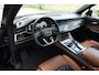 Audi Q7 60 TFSI e Quattro Pro Line S Competition | 489 PK | PHEV | Audi Exclusive | Pano | 360° Camera | Trekhaak Audi Q7 60 TFSI e quattro Pro Line S Competition 489 PK Plug-in Hybrid met 3.0 V6 benzinemotor en 8-traps automatische transmissie, voorzien van een zeer luxe Audi Exclusive interieur, panora