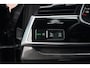 Audi Q7 60 TFSI e Quattro Pro Line S Competition | 489 PK | PHEV | Audi Exclusive | Pano | 360° Camera | Trekhaak Audi Q7 60 TFSI e quattro Pro Line S Competition 489 PK Plug-in Hybrid met 3.0 V6 benzinemotor en 8-traps automatische transmissie, voorzien van een zeer luxe Audi Exclusive interieur, panora
