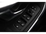 Volvo V40 2.0 D3 Momentum | Trekhaak | ACC | BLIS | Standkachel | Stoelverwarming voor+achter | Navigatie | Lane Assist | High Performance Audio | 17 Inch