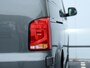 Volkswagen Transporter 2.0 TDI 200 pk L2 Bulli DC DSG | Dubbele cabine | Dubbel schuifdeur | Navigatie | Adaptieve Cruise control | Airco | Camera | LED | App connect | Stoelverwarming | Digital cockpit | PDC | Trekhaak | Glaslook panelen| Betimmering |