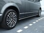 Volkswagen Transporter 2.0 TDI 200 pk L2 Bulli DC DSG | Dubbele cabine | Dubbel schuifdeur | Navigatie | Adaptieve Cruise control | Airco | Camera | LED | App connect | Stoelverwarming | Digital cockpit | PDC | Trekhaak | Glaslook panelen| Betimmering |