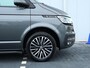 Volkswagen Transporter 2.0 TDI 200 pk L2 Bulli DC DSG | Dubbele cabine | Dubbel schuifdeur | Navigatie | Adaptieve Cruise control | Airco | Camera | LED | App connect | Stoelverwarming | Digital cockpit | PDC | Trekhaak | Glaslook panelen| Betimmering |
