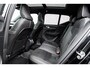Volvo XC40 2.0 B4 Plus Dark | Trekhaak | Panoramadak | Lichtmetalen Velgen 19 inch | All-Season banden | Harman Kardon Audio | Achteruitrijcamera | Parkeersensoren | Keyless Entry | Elektrische Achterklep | Elektrisch Verstelbare Voorstoelen | Stoelverwarming | Google Navigatie | Apple Carplay | Android Auto