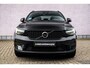 Volvo XC40 2.0 B4 Plus Dark | Trekhaak | Panoramadak | Lichtmetalen Velgen 19 inch | All-Season banden | Harman Kardon Audio | Achteruitrijcamera | Parkeersensoren | Keyless Entry | Elektrische Achterklep | Elektrisch Verstelbare Voorstoelen | Stoelverwarming | Google Navigatie | Apple Carplay | Android Auto