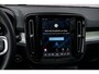 Volvo XC40 2.0 B4 Plus Dark | Trekhaak | Panoramadak | Lichtmetalen Velgen 19 inch | All-Season banden | Harman Kardon Audio | Achteruitrijcamera | Parkeersensoren | Keyless Entry | Elektrische Achterklep | Elektrisch Verstelbare Voorstoelen | Stoelverwarming | Google Navigatie | Apple Carplay | Android Auto