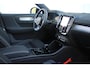 Volvo XC40 B4 Plus Dark | Trekhaak | Panoramadak | Verwarmbare voorstoelen, stuurwiel en voorruit | Adaptieve cruise control | Premium audio by Harman Kardon | Apple carplay/Android auto