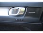Volvo XC40 B4 Plus Dark | Trekhaak | Panoramadak | Verwarmbare voorstoelen, stuurwiel en voorruit | Adaptieve cruise control | Premium audio by Harman Kardon | Apple carplay/Android auto