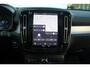 Volvo XC40 B4 Plus Dark | Trekhaak | Panoramadak | Verwarmbare voorstoelen, stuurwiel en voorruit | Adaptieve cruise control | Premium audio by Harman Kardon | Apple carplay/Android auto