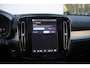 Volvo XC40 B4 Plus Dark | Trekhaak | Panoramadak | Verwarmbare voorstoelen, stuurwiel en voorruit | Adaptieve cruise control | Premium audio by Harman Kardon | Apple carplay/Android auto