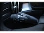Volvo XC40 B4 Plus Dark | Trekhaak | Panoramadak | Verwarmbare voorstoelen, stuurwiel en voorruit | Adaptieve cruise control | Premium audio by Harman Kardon | Apple carplay/Android auto