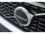 Volvo XC40 B4 Plus Dark | Trekhaak | Panoramadak | Verwarmbare voorstoelen, stuurwiel en voorruit | Adaptieve cruise control | Premium audio by Harman Kardon | Apple carplay/Android auto