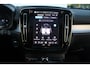 Volvo XC40 B4 Plus Dark | Trekhaak | Panoramadak | Verwarmbare voorstoelen, stuurwiel en voorruit | Adaptieve cruise control | Premium audio by Harman Kardon | Apple carplay/Android auto
