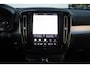 Volvo XC40 B4 Plus Dark | Trekhaak | Panoramadak | Verwarmbare voorstoelen, stuurwiel en voorruit | Adaptieve cruise control | Premium audio by Harman Kardon | Apple carplay/Android auto