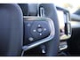 Volvo XC40 B4 Plus Dark | Trekhaak | Panoramadak | Verwarmbare voorstoelen, stuurwiel en voorruit | Adaptieve cruise control | Premium audio by Harman Kardon | Apple carplay/Android auto
