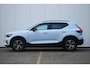 Volvo XC40 B4 Plus Dark | Trekhaak | Panoramadak | Verwarmbare voorstoelen, stuurwiel en voorruit | Adaptieve cruise control | Premium audio by Harman Kardon | Apple carplay/Android auto