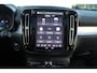 Volvo XC40 B4 Plus Dark | Trekhaak | Panoramadak | Verwarmbare voorstoelen, stuurwiel en voorruit | Adaptieve cruise control | Premium audio by Harman Kardon | Apple carplay/Android auto