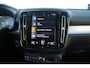Volvo XC40 T5 Recharge R-Design | Semi-elektr. Trekhaak | Elektr. Schuif-/Kanteldak | Harman/Kardon | Elektrisch Verstelbare Stoelen Met Geheugen | Adaptieve Cruise Control | BLIS | Pilot Assist | Lederen Bekleding | Extra Getint Glas | 18" Lichtmetalen Velgen