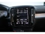 Volvo XC40 T5 Recharge R-Design | Semi-elektr. Trekhaak | Elektr. Schuif-/Kanteldak | Harman/Kardon | Elektrisch Verstelbare Stoelen Met Geheugen | Adaptieve Cruise Control | BLIS | Pilot Assist | Lederen Bekleding | Extra Getint Glas | 18" Lichtmetalen Velgen