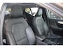 Volvo XC40 T5 Recharge R-Design | Semi-elektr. Trekhaak | Elektr. Schuif-/Kanteldak | Harman/Kardon | Elektrisch Verstelbare Stoelen Met Geheugen | Adaptieve Cruise Control | BLIS | Pilot Assist | Lederen Bekleding | Extra Getint Glas | 18" Lichtmetalen Velgen