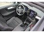 Volvo XC40 B4 Plus Dark | Trekhaak | Panoramadak | Verwarmbare voorstoelen, stuurwiel en voorruit | Premium audio by Harman Kardon | Apple carplay/Android auto |