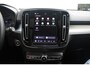 Volvo XC40 B4 Plus Dark | Trekhaak | Panoramadak | Verwarmbare voorstoelen, stuurwiel en voorruit | Premium audio by Harman Kardon | Apple carplay/Android auto |