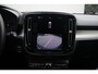 Volvo XC40 B4 Plus Dark | Trekhaak | Panoramadak | Verwarmbare voorstoelen, stuurwiel en voorruit | Premium audio by Harman Kardon | Apple carplay/Android auto |
