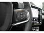 Volvo XC40 B4 Plus Dark | Trekhaak | Panoramadak | Verwarmbare voorstoelen, stuurwiel en voorruit | Premium audio by Harman Kardon | Apple carplay/Android auto |