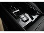Volvo XC40 B4 Plus Dark | Trekhaak | Panoramadak | Verwarmbare voorstoelen, stuurwiel en voorruit | Premium audio by Harman Kardon | Apple carplay/Android auto |