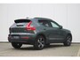 Volvo XC40 B4 Plus Dark | Trekhaak | Panoramadak | Verwarmbare voorstoelen, stuurwiel en voorruit | Premium audio by Harman Kardon | Apple carplay/Android auto |